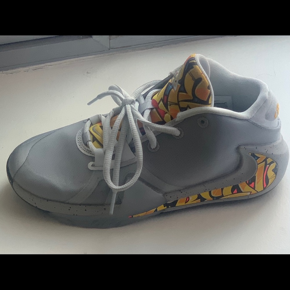 Nike air freeze. Gray/yellow